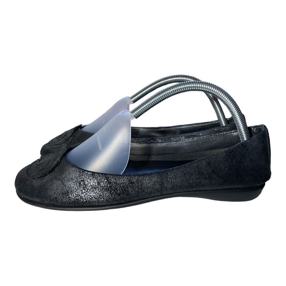 The Flexx Bon Plush Rose Toe Flat Black/ Metallic Gray
Leather US 9.5/ EU 41